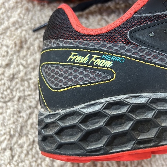 New Balance SZ 9 fresh foam Hierro running sneakers. - Picture 4 of 10